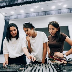 master class, training, dj, girls, uzbekistan, samarkand, project, music, festival, youth, reportage, documentary, july 19, 2025, youth center, lessons, musical, electronic culture contest, sublimation, pioneer dj, headphones, speakers, musical instruments, dutor